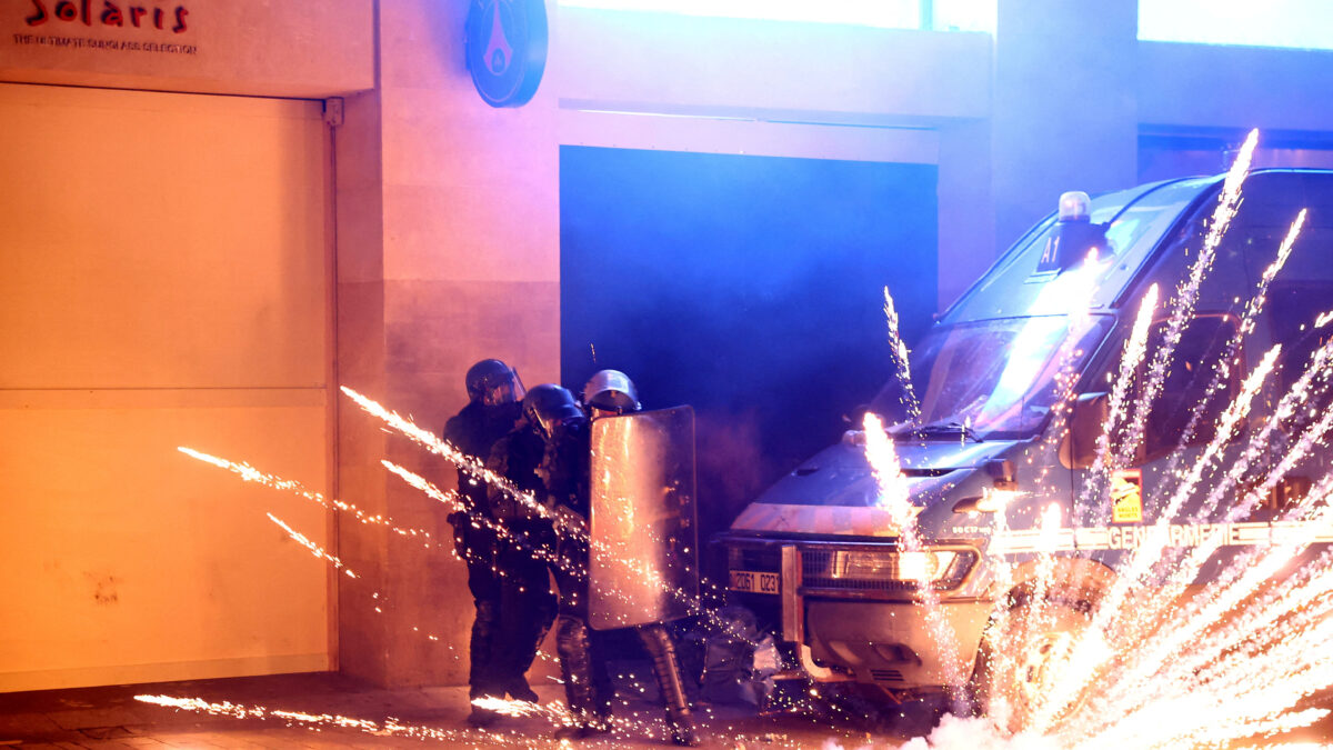 Αστυνομικοί δέχονται επίθεση στη Γαλλία
