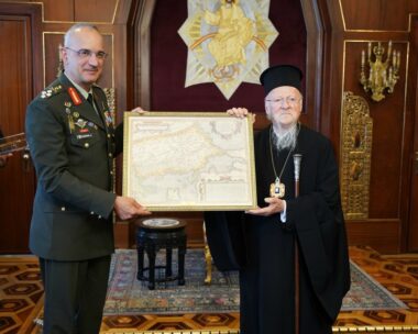 Ο αρχηγός ΓΕΕθΑ Δημήτρης Χούπης με τον Πατριάρχη Βαρθολομαίο