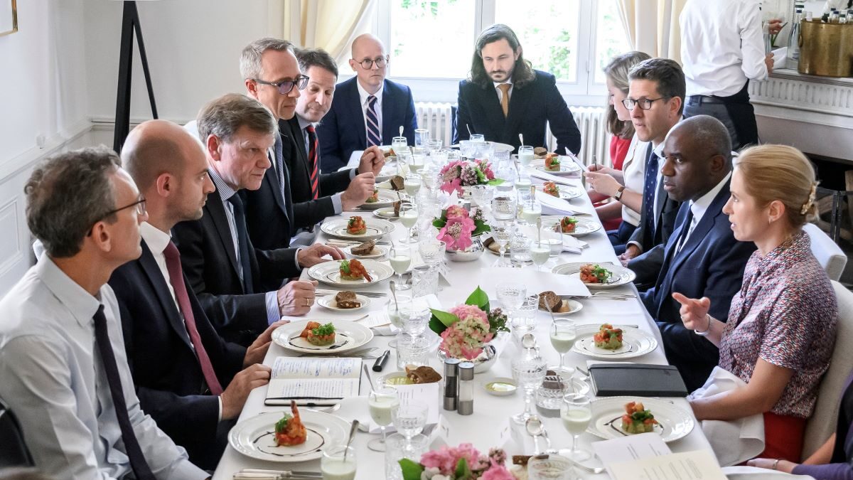 Η συνάντηση των Ευρωπαίων εταίρων με τον Ιρανό ΥΠΕΞ στη Γενεύη