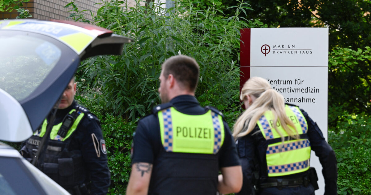 Germany: Car fell on a school group walking on a sidewalk – 4 injured, including 3 children