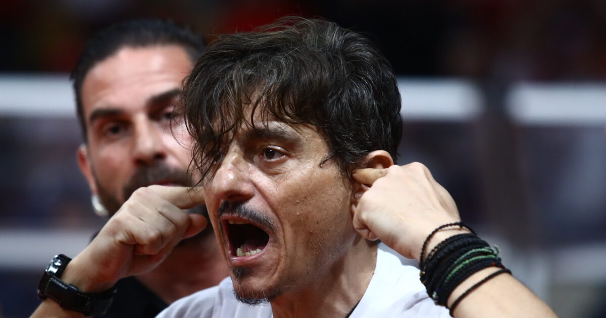 Dimitris Giannakopoulos was eliminated from the SEF in the second final Olympiacos – Panathinaikos: Furious with the abusive slogans against his daughter