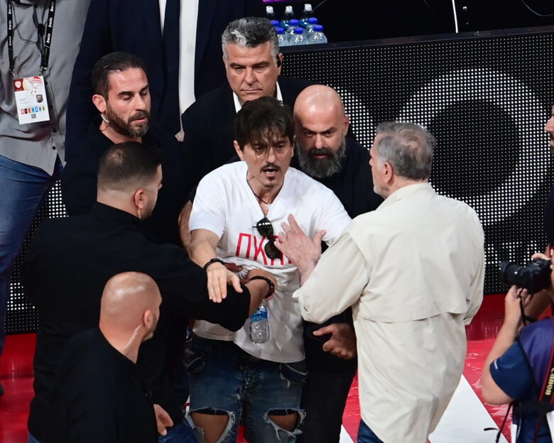 Βρούτσης για τη συνάντηση με Γιαννακόπουλο και Αγγελόπουλους: «Δεν έχει νόημα να έρθουν χωριστά, θα περιμένω έως τις 15.00, αλλιώς τέλος»