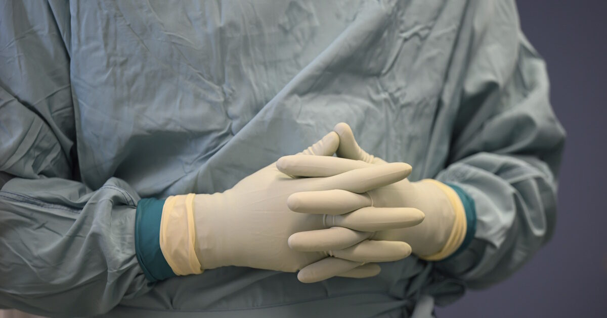 Larissa: On the availability of the cardiac surgeon who took a sachet of 2,500 euros – “These doors have no place in the NHS” says Georgiadis