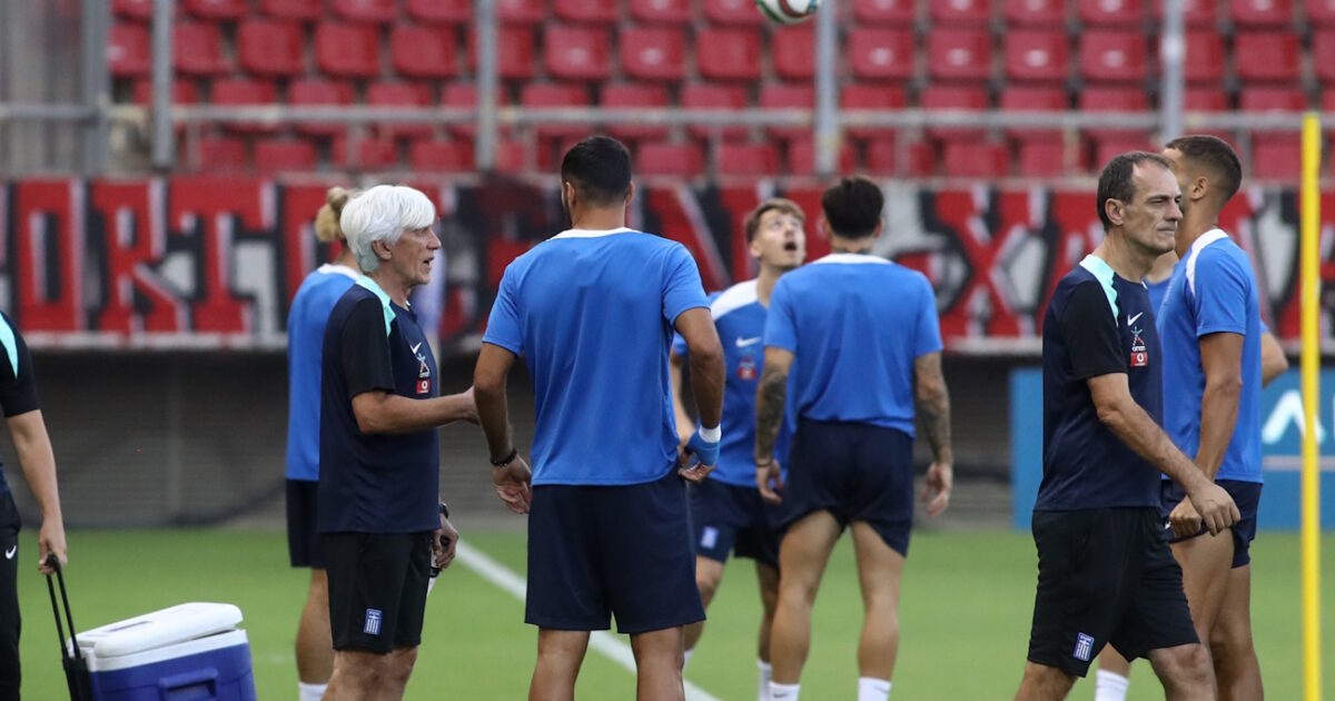 National Football: Warm Reception in Heraklion with flowers and traditional dishes