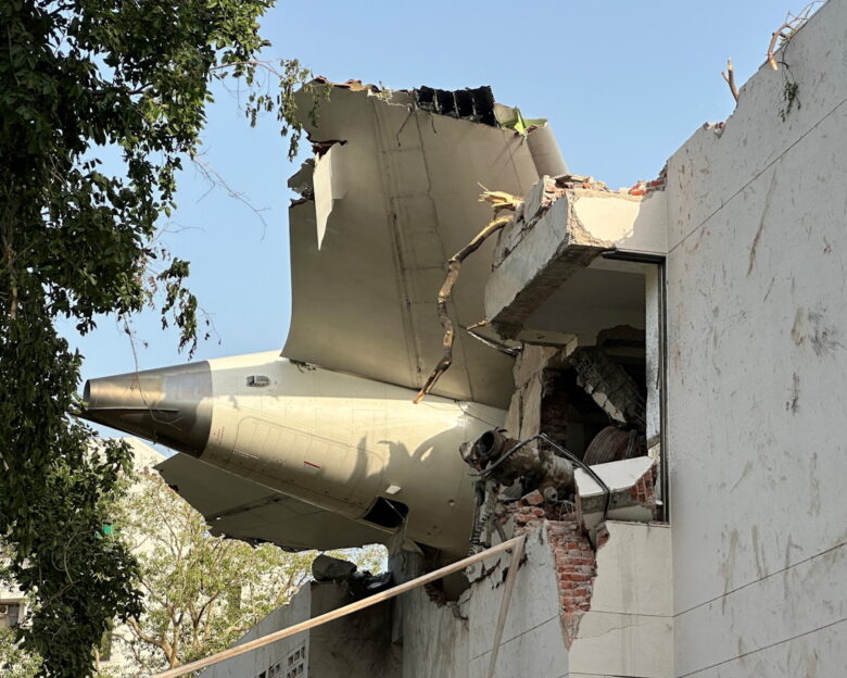 Ινδία: Η αεροπορική τραγωδία με το αεροπλάνο της Air India που συνετρίβη μέσα από εικόνες και βίντεο που προκαλούν φρίκη