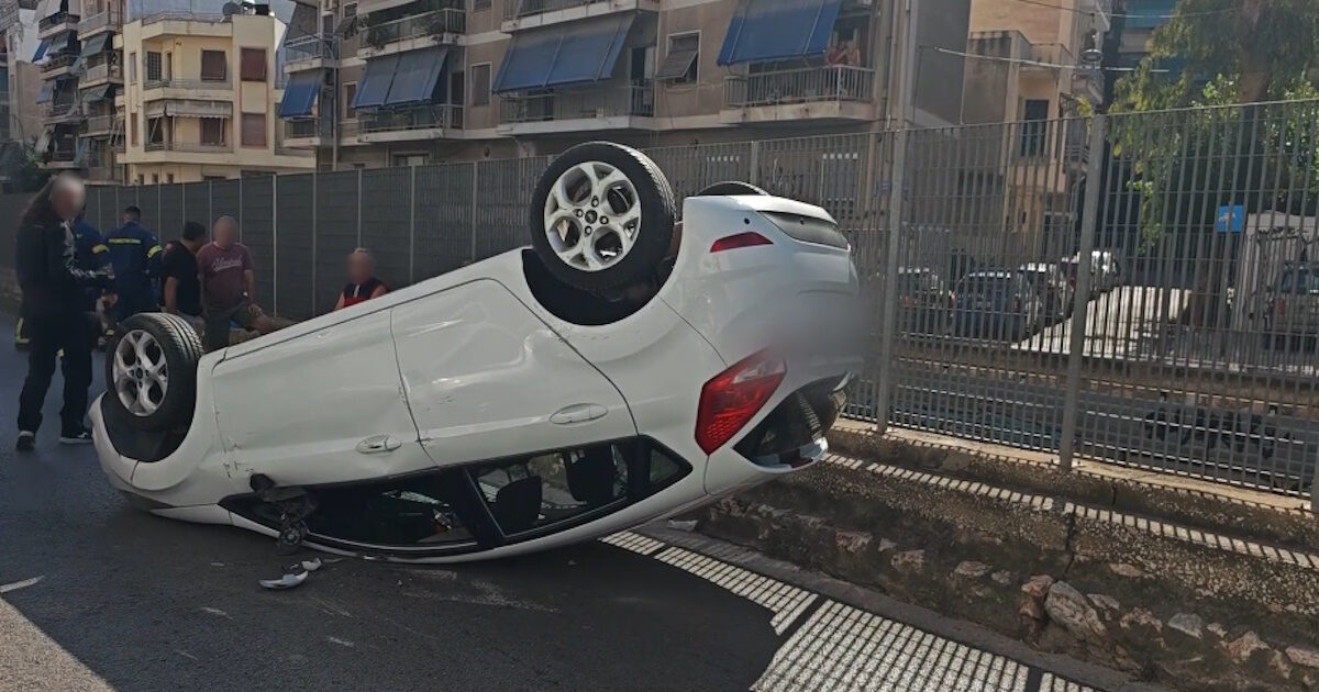 Αυτοκίνητο με νέα οδηγό τούμπαρε στην πλατεία Αττικής