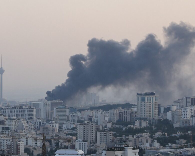 Το Ισραήλ επιτίθεται στο μεγάλο λιμάνι του Μπαντάρ Αμπάς στο Ιράν – Εκρήξεις και στην Τεχεράνη