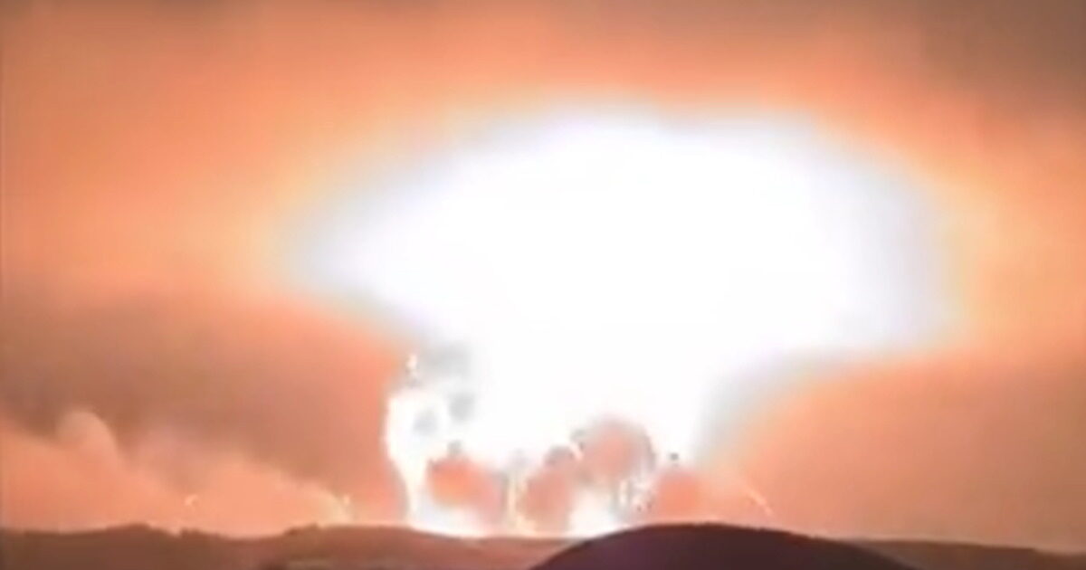 Global shock from US hit in Iran: Video with American Overwave Hitting Nuclear Installation – Strong Breaks and Fire Mushrooms