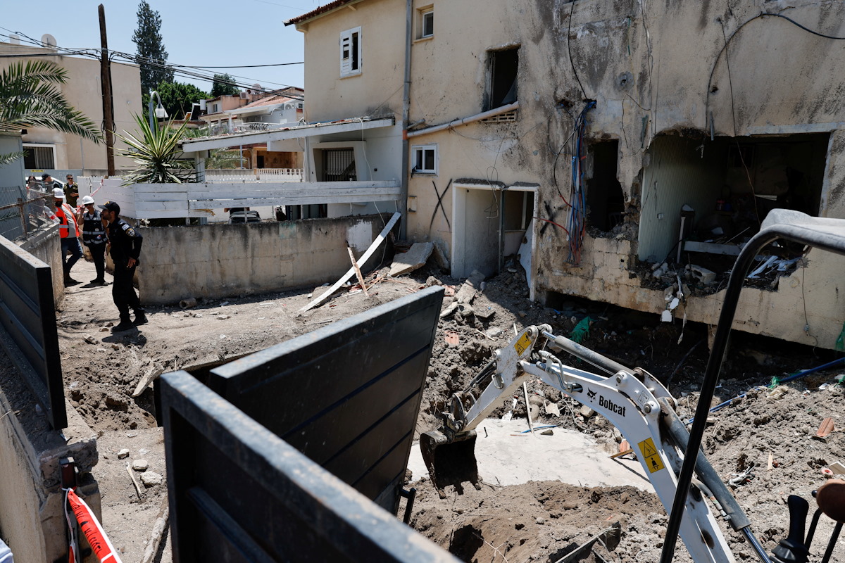Κτίριο υπέστη ζημιές στο Ισραήλ μετά από ιρανική επίθεση με πυραύλους