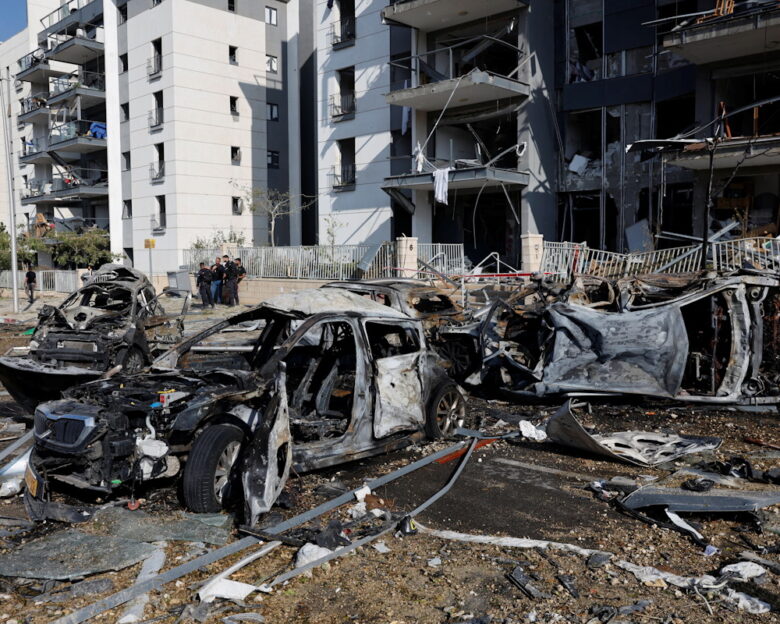 Συναγερμός στο Ισραήλ για εκτόξευση πυραύλων από το Ιράν και επιθέσεις των ισραηλινών σε βιομηχανικό πάρκο: «Παράθυρο» στη διπλωματία από Τραμπ