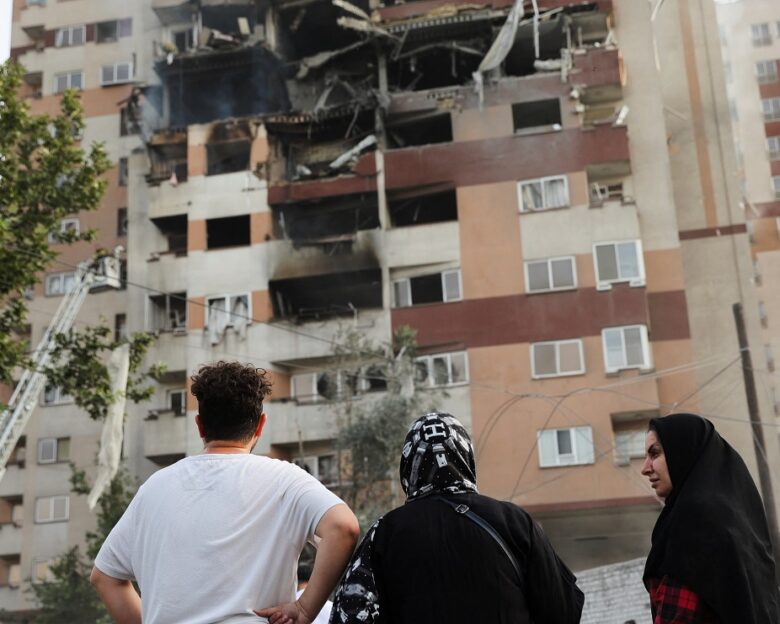 Σημάδια ότι το πληγωμένο Ιράν είναι έτοιμο να διαπραγματευτεί ξανά – Γιατί χρειάζεται επειγόντως μία παύση στις εχθροπραξίες