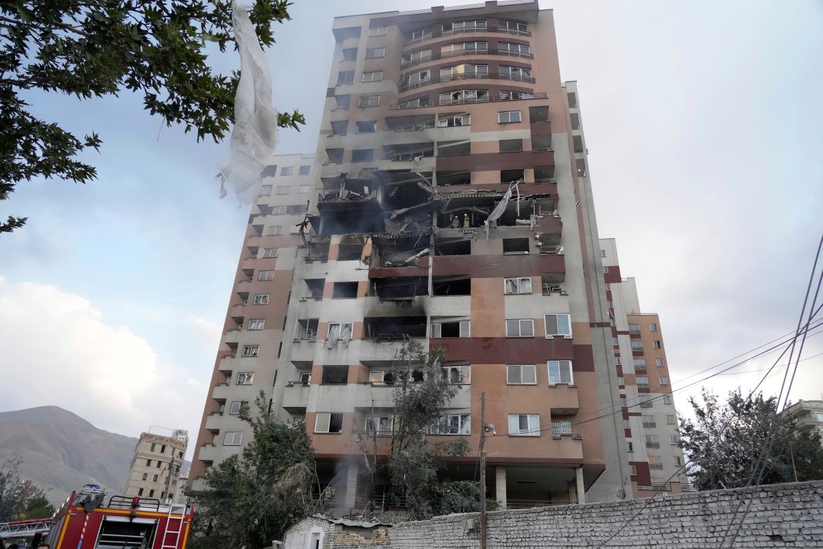 Σοβαρές ζημιές σε κτίριο στην Τεχεράνη από την ισραηλινή επίθεση