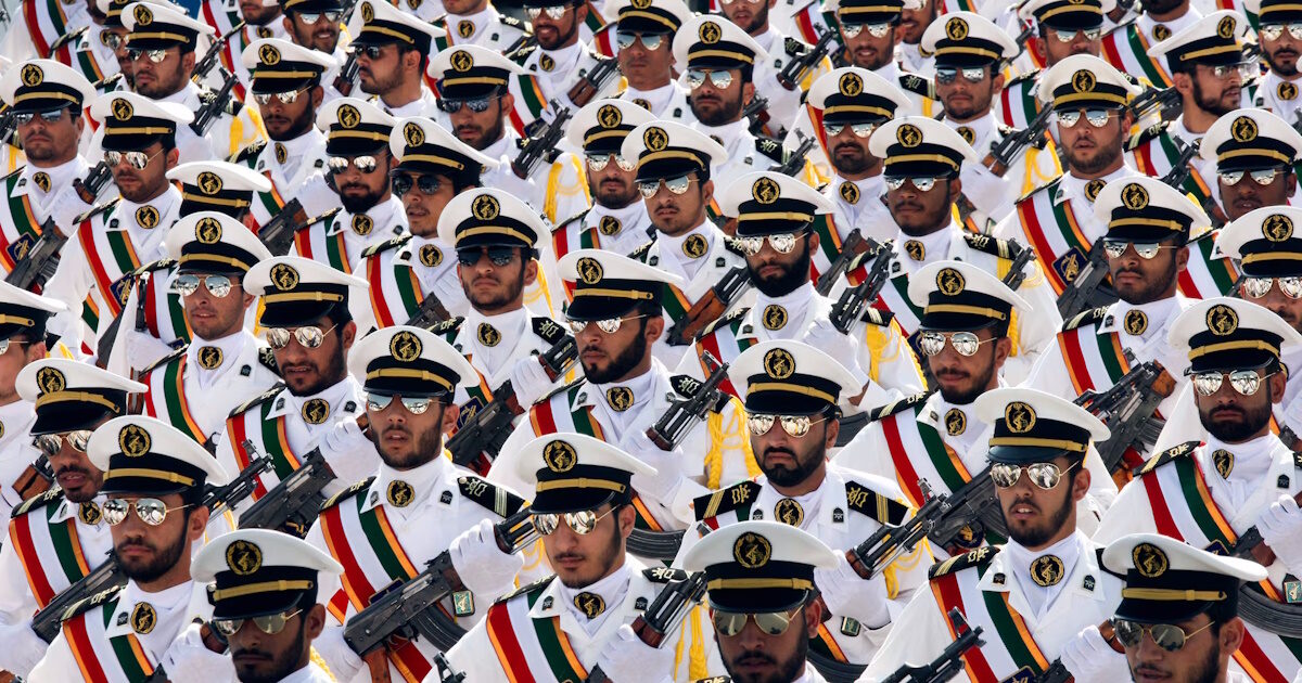 The guards of the Iran revolution threaten Trump: “The stupid US president will regret it if Israel helps”