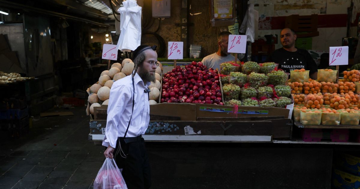 Israel: Calm prevails pending retaliation by Tehran – residents are “equipped” with water and food