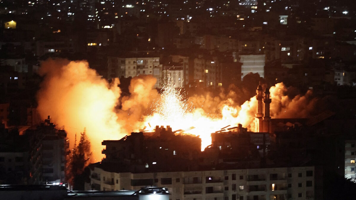 Φωτιές και καπνοί μετά από ισραηλινό χτύπημα στα νότια προάστια της Βηρυτού