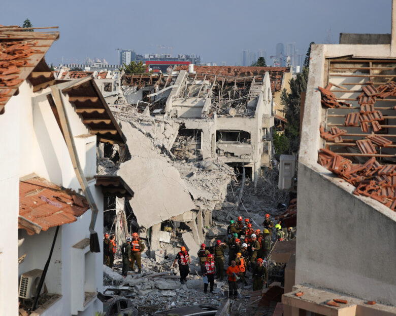 Κόλαση στη Μέση Ανατολή: Τρεις νεκροί από την επίθεση του Ιράν στο Ισραήλ και πάνω από 60 τραυματίες