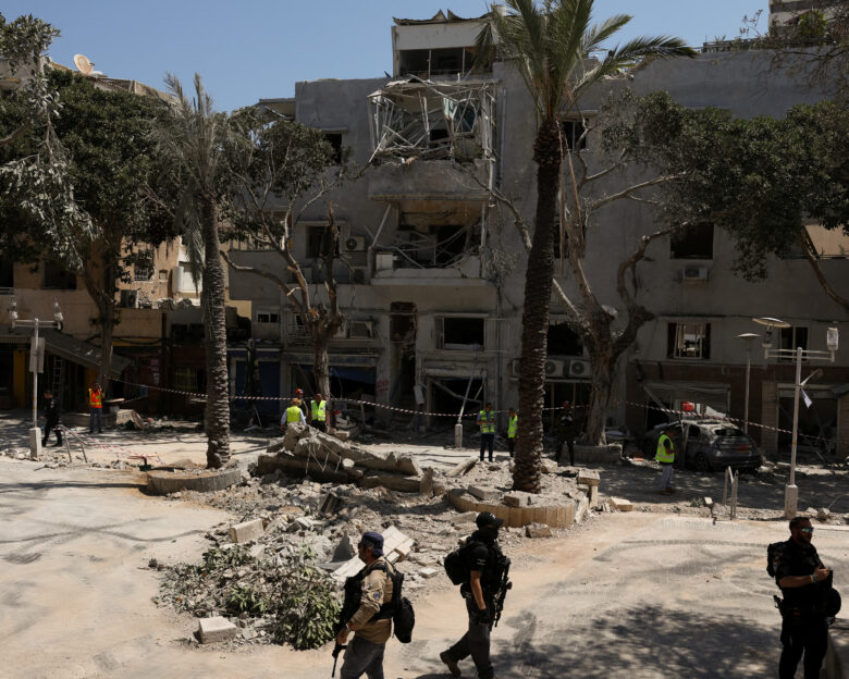 Ιράν σε Τραμπ: «Μπορεί να ξεκίνησες τον πόλεμο, αλλά εμείς θα τον τελειώσουμε» – Ισραηλινές επιθέσες σε 6 ιρανικά αεροδρόμια
