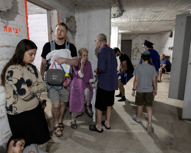 Συστάσεις του ΥΠΕΞ στους Έλληνες που βρίσκονται στο Ισραήλ: «Παραμείνετε σε ασφαλές μέρος»