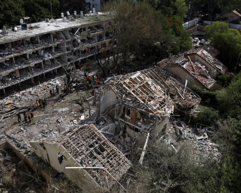 Ισραήλ: Τουλάχιστον 16 τραυματίες από την ιρανική πυραυλική επίθεση σε Τελ Αβίβ και Χάιφα – Με βομβαρδισμούς στο δυτικό Ιράν απάντησαν οι Ισραηλινοί