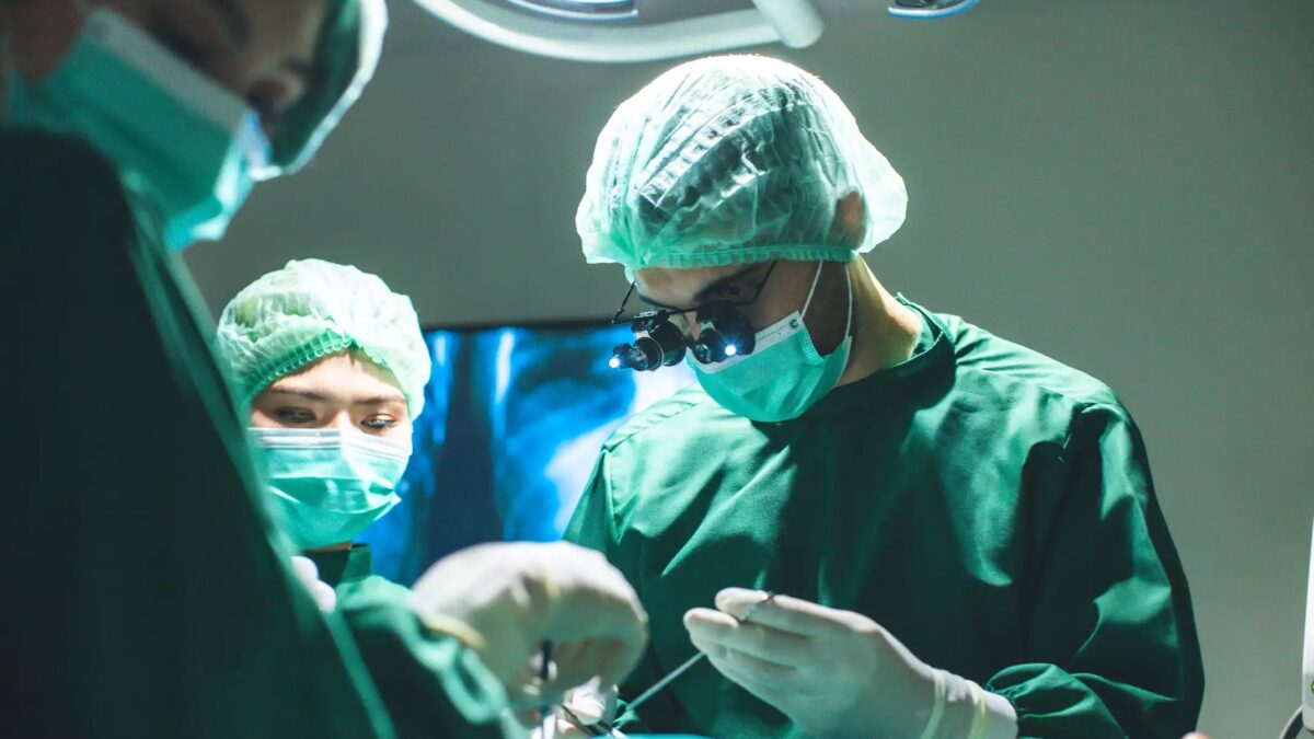 ΗΠΑ: Νεαρός υποβλήθηκε σε διπλή μεταμόσχευση χεριών μετά από σχεδόν 17 χρόνια – «Είμαι ξανά ολόκληρος»