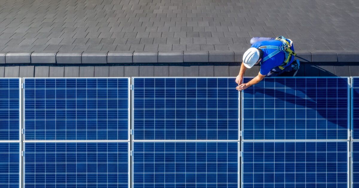 RIS: Extensions for Photovoltaics Programs in the field, roof photovoltaics and business storage systems