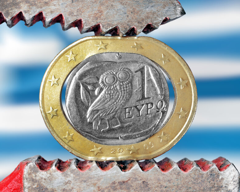 Τριπλή θηλιά στην ελληνική οικονομία: Ενέργεια, δασμοί και ΝΑΤΟ ζορίζουν το «δημοσιονομικό» χώρο για νέες παροχές