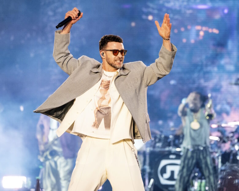 O Justin Timberlake ξενερώνει τους θαυμαστές του: Ο cringe χορός σε συναυλία που έγινε viral και η «συμβουλή» να πάρει σύνταξη