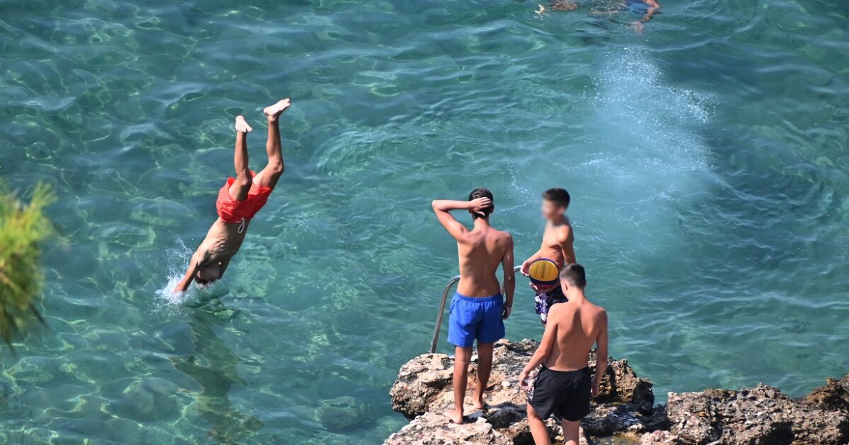 Weather tomorrow: Strong winds and high temperatures