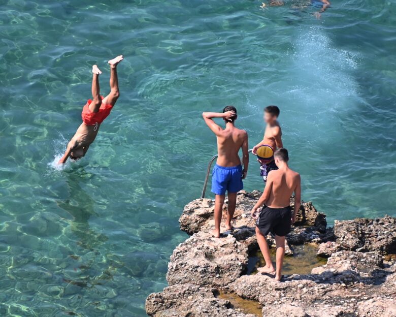 Καιρός αύριο: Ισχυροί άνεμοι και υψηλές θερμοκρασίες