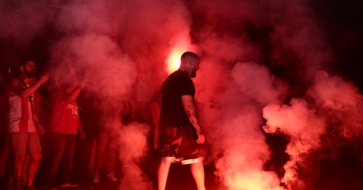Olympiacos: “Party” at the SEF with fans to pay the players for the double at the OAKA on Panathinaikos