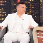 Ο Γιάννης Καψάλης στο πλατό της εκπομπής «The 2night show»