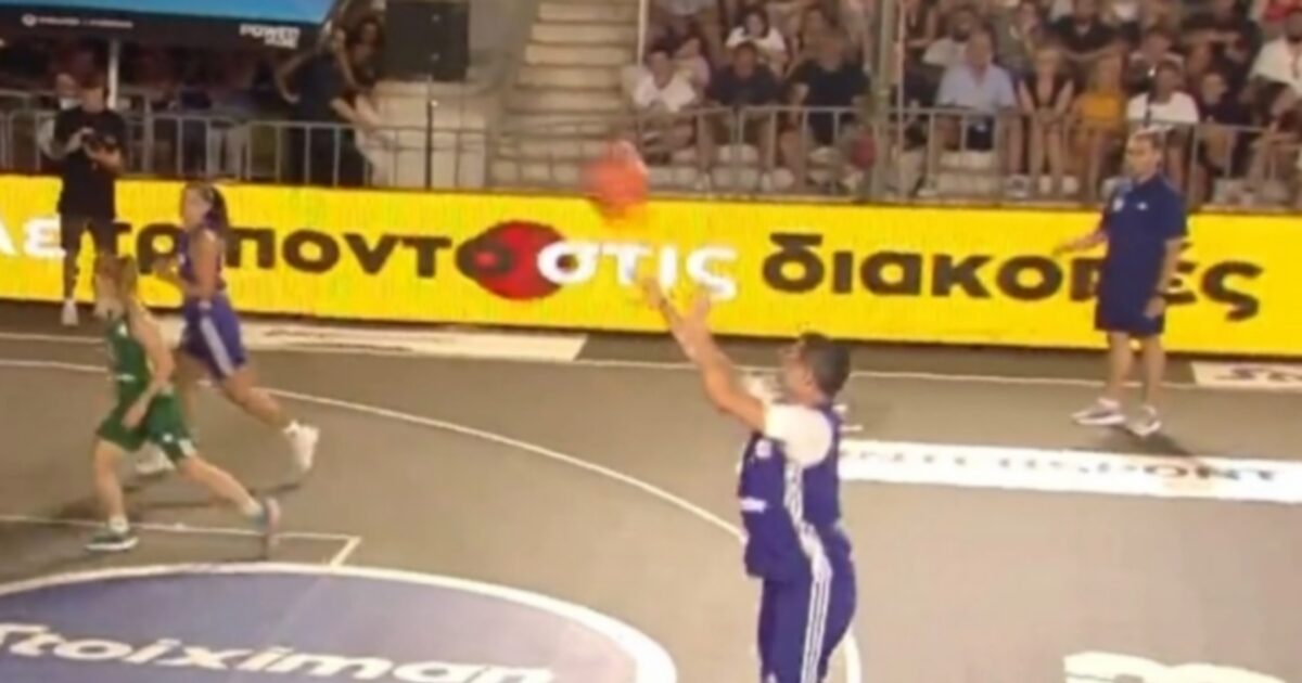 George Karagounis gave a show and was screened after a three -pointer at Aegean Ball 2025