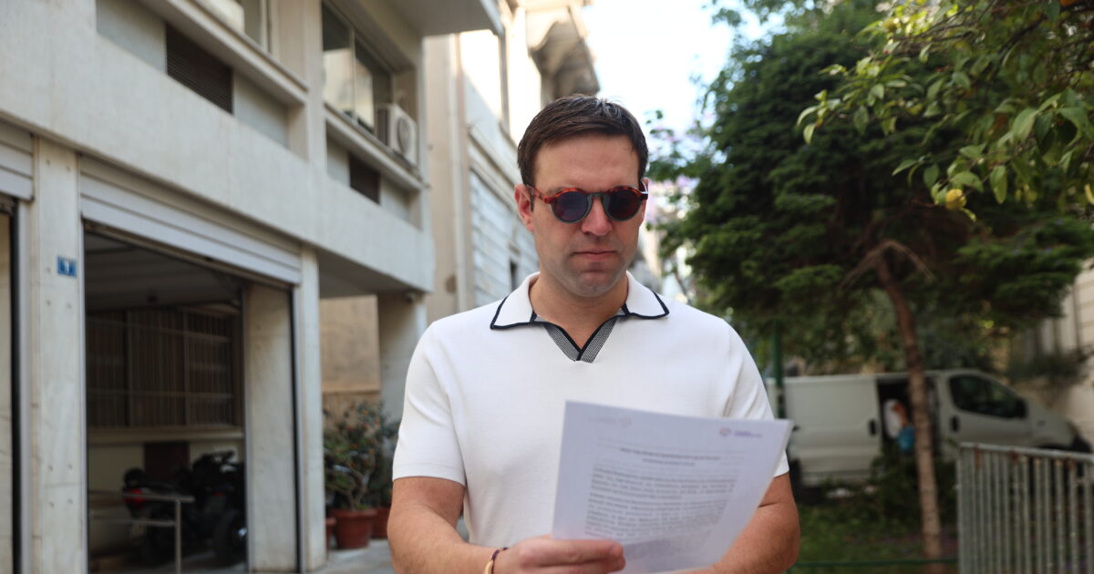 Ο Στέφανος Κασσελάκης απέστειλε εξώδικο στον Δημήτρη Μαρκόπουλο μετά τις δηλώσεις για «γκρίζες ζώνες και περίεργες μπίζνες»