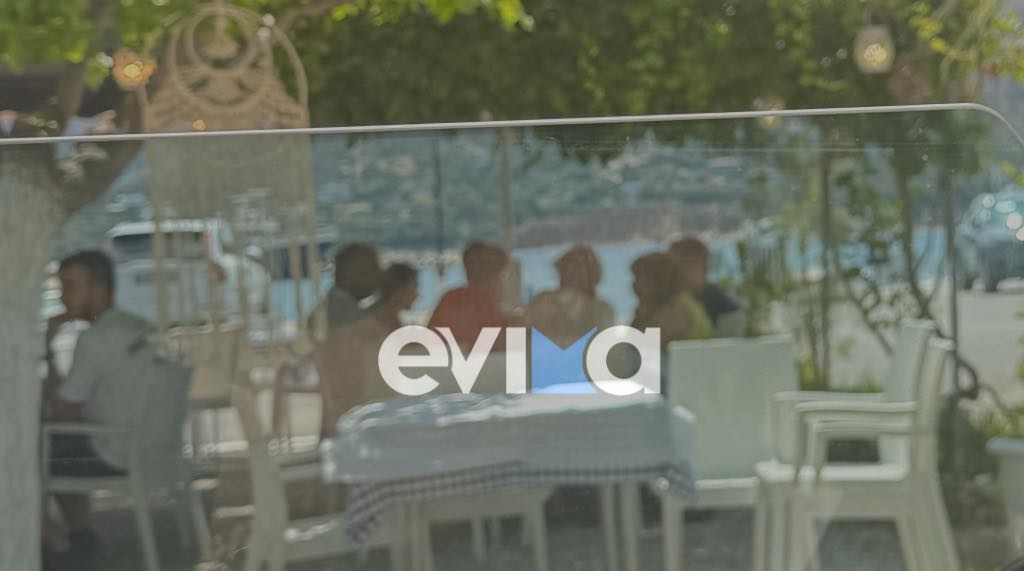 Η πρώην Πρόεδρος της Δημοκρατίας με τον σύντροφό της και τους φίλους απολαμβάνουν το φαγητό γνωστής ψαροταβέρνας στους Αγίους Αποστόλους Εύβοιας