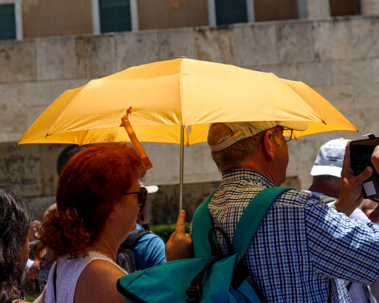 Καιρός: «Κολλημένος» πάνω από τους 40°C ο υδράργυρος, ακραία η θερμική επιβάρυνση του οργανισμού – Σε ποιες περιοχές θα καταγραφούν οι υψηλότερες θερμοκρασίες