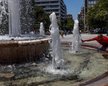 το συντριβάνι στο Σύνταγμα