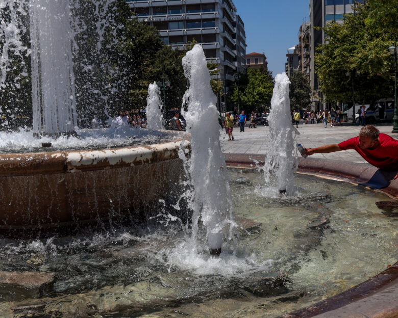 Καιρός: Στους 42°C και σήμερα η θερμοκρασία – Υποχωρεί ο καύσωνας από το απόγευμα, ορατός ο κίνδυνος φωτιάς