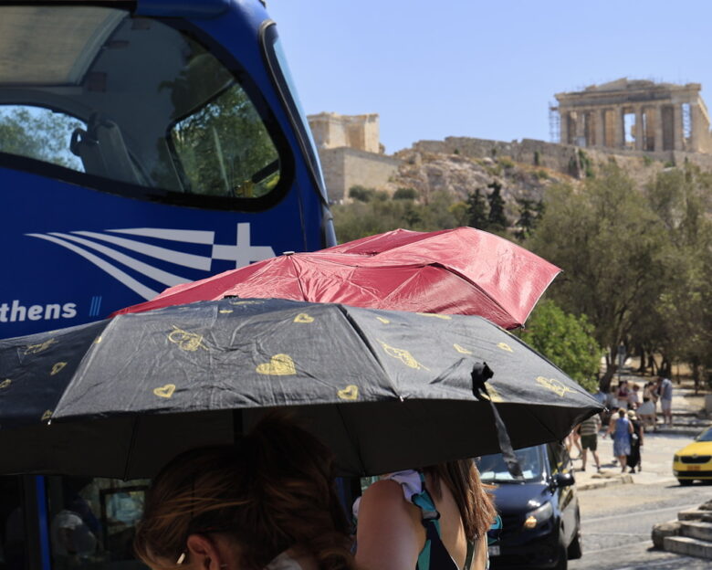 Καύσωνας: Πώς να προστατευτείτε από τις υψηλές θερμοκρασίες – 10 συμβουλές από τον Ελληνικό Ερυθρό Σταυρό