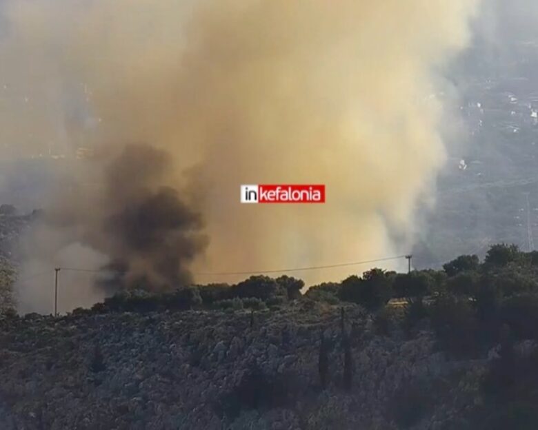 Φωτιά στο Αργοστόλι Κεφαλονιάς σε υπαίθρια χωματερή: Ήχησε μήνυμα του 112 – «Κλείστε πόρτες και παράθυρα»