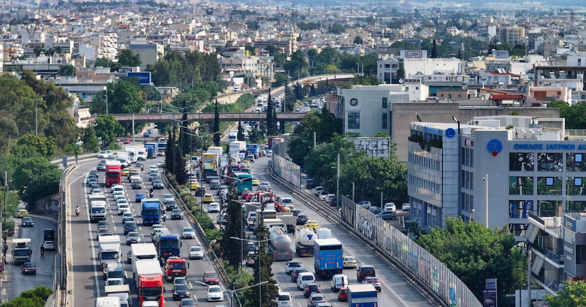 Κίνηση στους δρόμους: Κυκλοφοριακό χάος σε Κηφισό, Λεωφόρο Αθηνών και κέντρο της Αθήνας – Καθυστερήσεις και στην Αττική Οδό