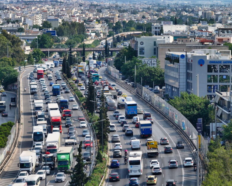 Κίνηση στους δρόμους: Κυκλοφοριακό χάος σε Κηφισό, Λεωφόρο Αθηνών και κέντρο της Αθήνας – Καθυστερήσεις και στην Αττική Οδό