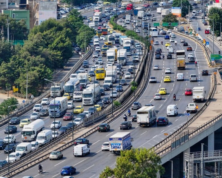 Κίνηση στους δρόμους: Ουρές χιλιομέτρων σε Κηφισό και Κηφισίας – Στο «κόκκινο» Αττική Οδός και Μεσογείων