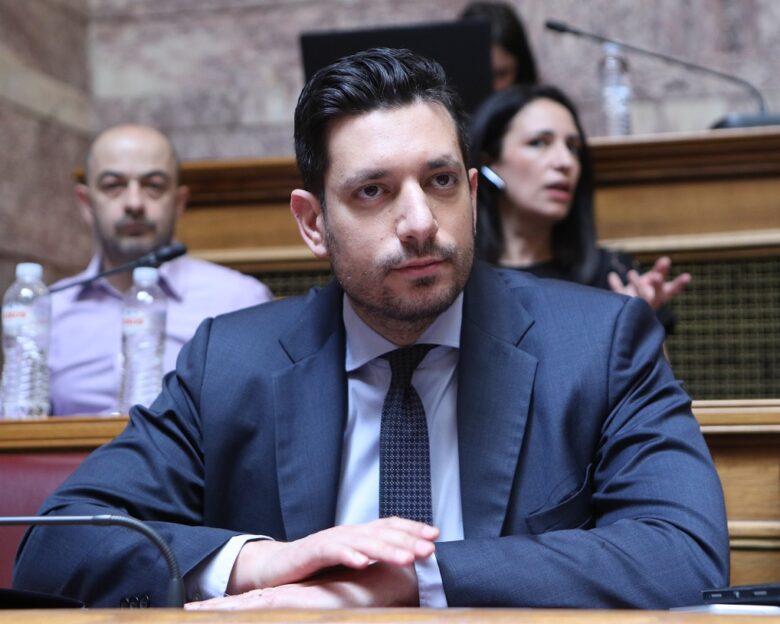 Κόντρα Κυρανάκη και Λυμπερόπουλου στη Βουλή για τα ταξί: «Σταματήστε να συκοφαντείτε όποιον διαφωνεί μαζί σας» – «Θα μας αναγκάσει να ξεπουλήσουμε τις άδειες»