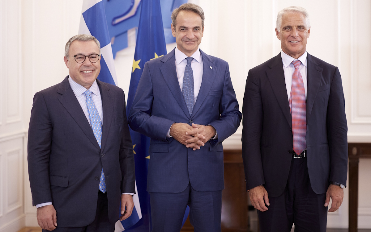 Συνάντηση του Πρωθυπουργού, Κυριάκου Μητσοτάκη με τον Διευθύνοντα Σύμβουλο του ομίλου UniCredit Andrea, Orcel και τον Διευθύνοντα Σύμβουλο της Alpha Bank, Βασίλη Ψάλτη