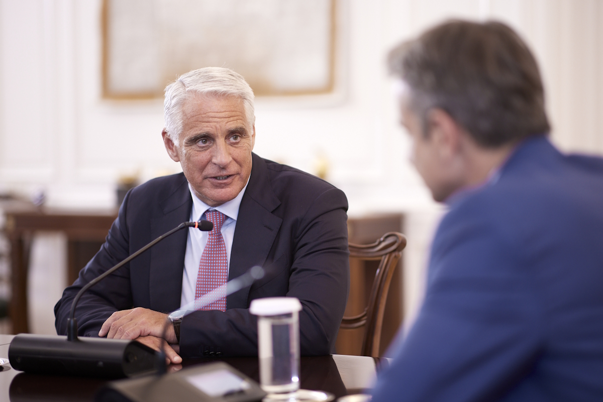 Συνάντηση του Πρωθυπουργού, Κυριάκου Μητσοτάκη με τον Διευθύνοντα Σύμβουλο του ομίλου UniCredit, Andrea Orcel και τον Διευθύνοντα Σύμβουλο της Alpha Bank, Βασίλη Ψάλτη