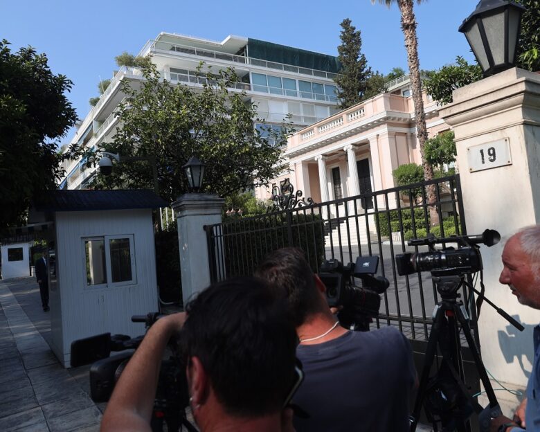 ΚΥΣΕΑ για τη Μέση Ανατολή: «Ανησυχία» από την ελληνική κυβέρνηση – Καλεί για αυτοσυγκράτηση και λύσεις μέσω της διπλωματίας