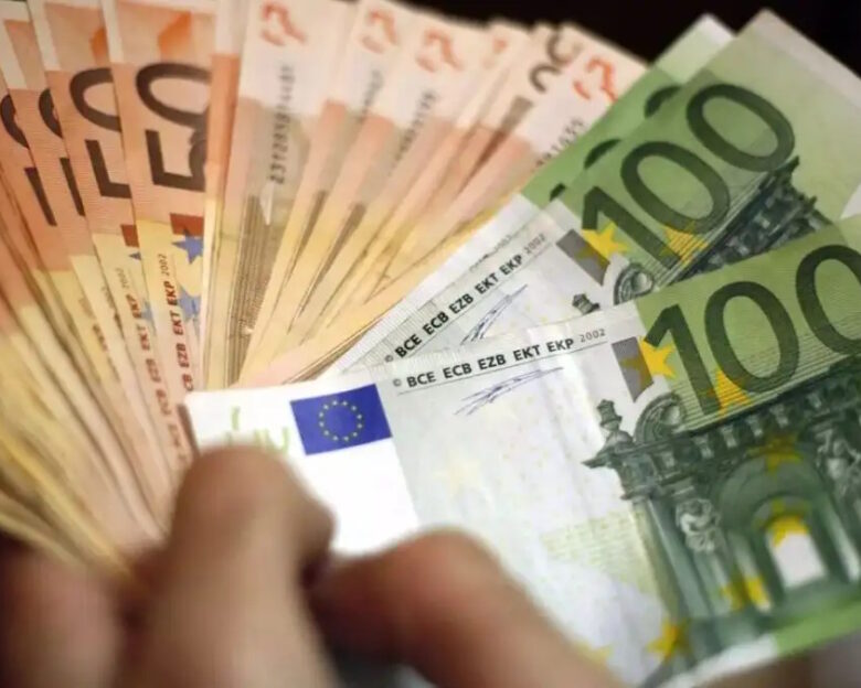 Σχολικός σύμβουλος στην «τσιμπίδα» της Αρχής για το ξέπλυμα μαύρου χρήματος – Βρέθηκε με 400.000 ευρώ που προορίζονταν για σχολεία