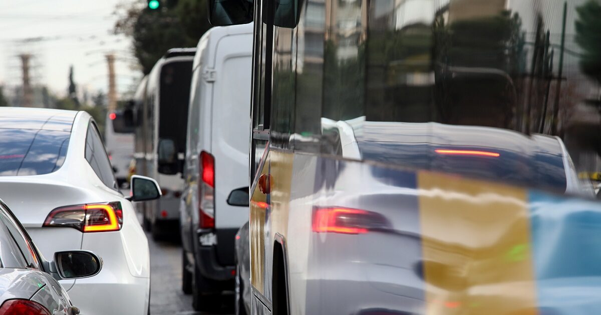 Νέος ΚΟΚ: Αν εμποδίζεις λεωφορεία και τρένα, πέφτουν «καμπάνες»