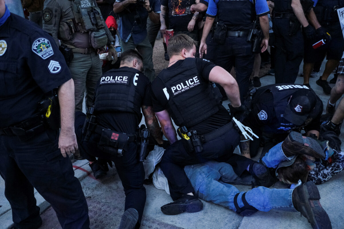 Διαδηλωτές και αστυνομικοί