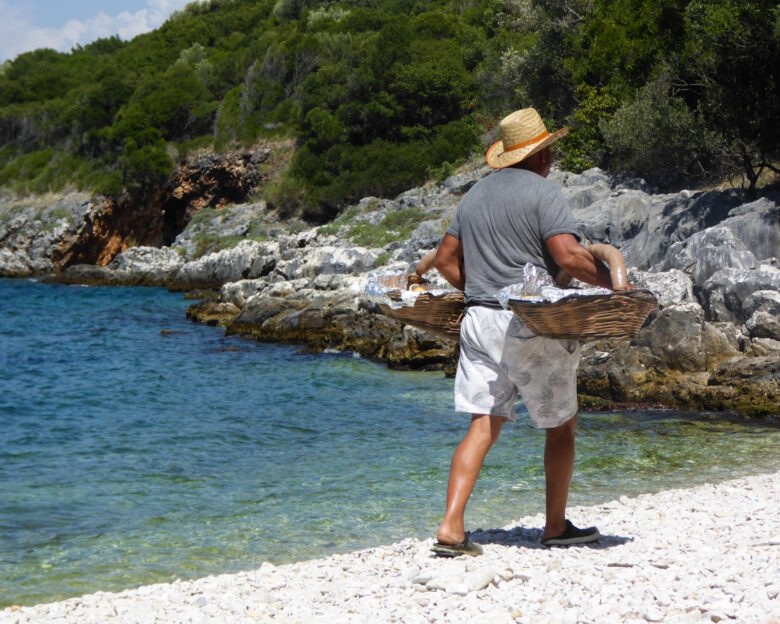 Χαλκιδική: Στη φυλακή ο 42χρονος αρχηγός της «μαφίας των λουκουμάδων» – Απειλούσε και εκβίαζε για το σημείο πώλησης
